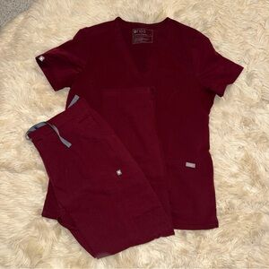 Women’s Figs S & S Petite SET in Burgundy